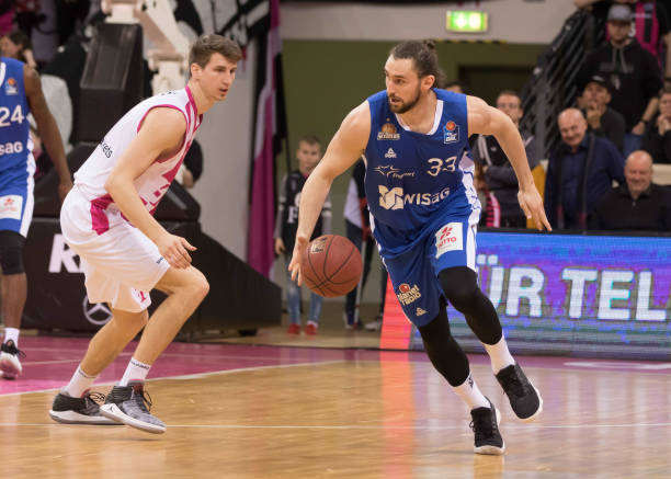 特别是在比 特别是在比